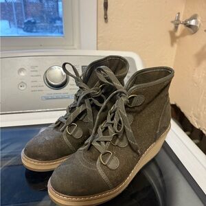 Stylish Women's Gray Ankle Boots‎